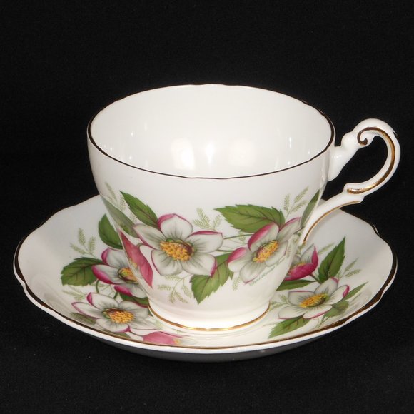 Tea cup & Saucer. REGENCY UK fine bone china with gold rim - Picture 1 of 8